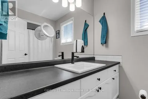 93 Glendale Drive Tillsonburg ON N4G 1J9