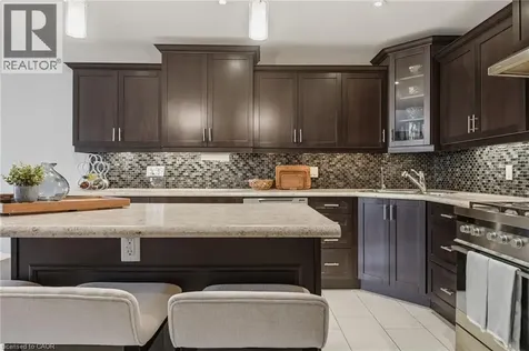 7 Gibson Place St. Catharines ON L2R 0A3