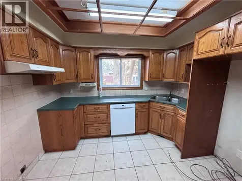 4 Beechwood Court St. Catharines ON L2N 3H7