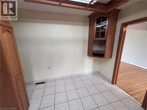 4 Beechwood Court St. Catharines ON L2N 3H7