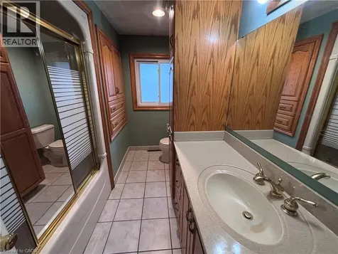 4 Beechwood Court St. Catharines ON L2N 3H7