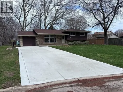 4 Beechwood Court St. Catharines ON L2N 3H7