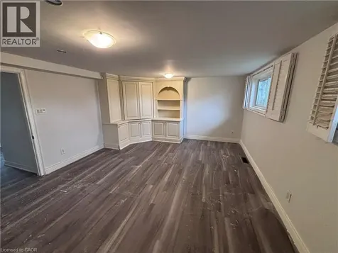 4 Beechwood Court St. Catharines ON L2N 3H7