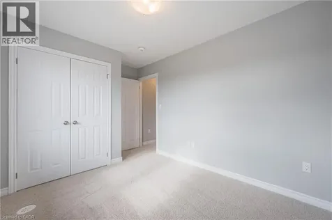 8 Oat Lane Kitchener ON N2R 0T1