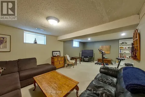 152 Melrose Avenue Wasaga Beach ON L9Z 2T1