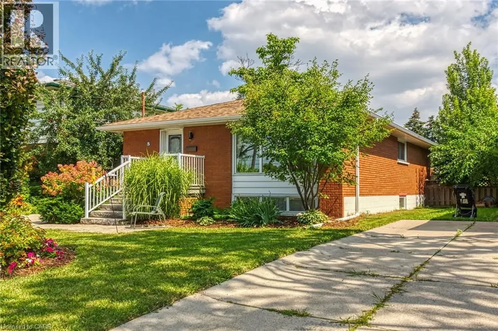 5 Burrwood Drive Hamilton ON L9C 3S9