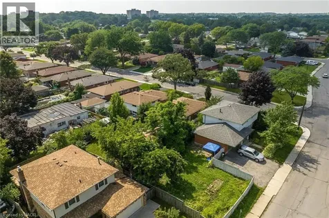 5 Burrwood Drive Hamilton ON L9C 3S9