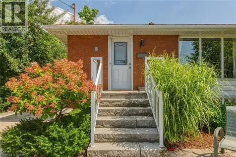 5 Burrwood Drive Hamilton ON L9C 3S9