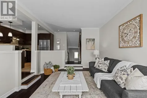 12 Lankin Boulevard Orillia ON L3V 6T2