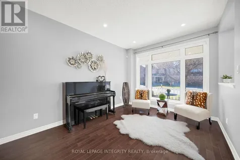 568 Egret Way Ottawa ON K2C 3H2