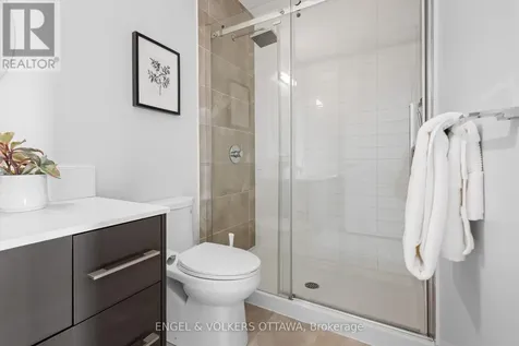 255 Bay Street Ottawa ON K1R 0C5