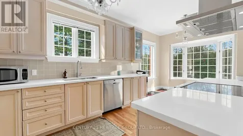 21455 Warden Avenue East Gwillimbury ON L0G 1R0