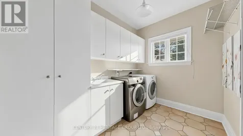 21455 Warden Avenue East Gwillimbury ON L0G 1R0