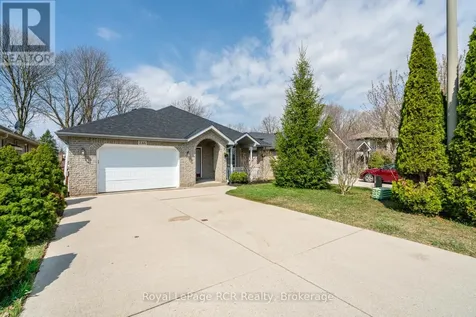 246 16th Avenue Crescent Hanover ON N4N 3V3