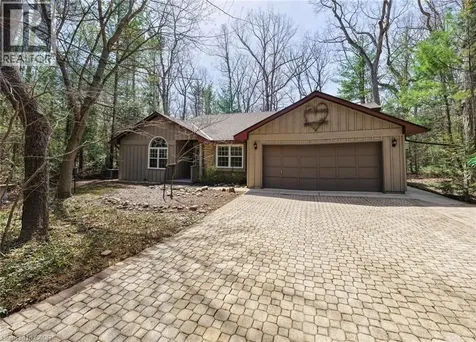 10325 Grand Oaks Drive Grand Bend ON N0M 1T0