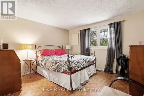 15 Wedgewood Crescent Ottawa ON K1B 4B5