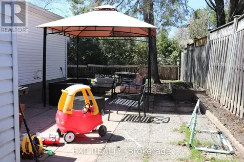 15 Wedgewood Crescent Ottawa ON K1B 4B5