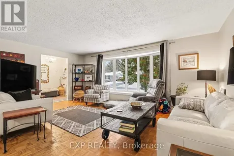 15 Wedgewood Crescent Ottawa ON K1B 4B5