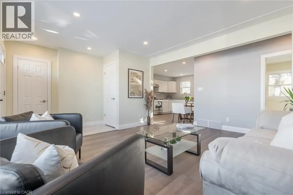 58 Sandalwood Avenue Hamilton ON L8T 2E3