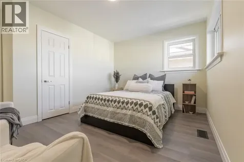 58 Sandalwood Avenue Hamilton ON L8T 2E3