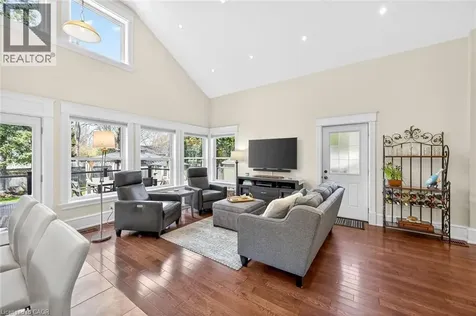 46 Bay Street Mississauga ON L5H 1C3