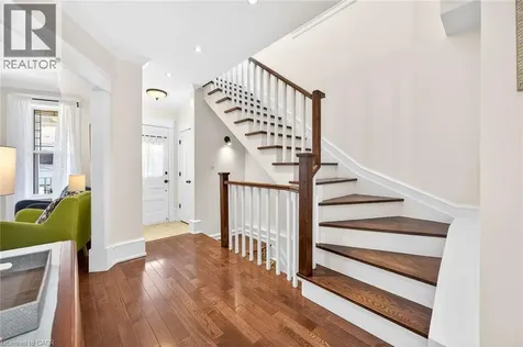 46 Bay Street Mississauga ON L5H 1C3