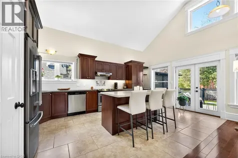 46 Bay Street Mississauga ON L5H 1C3
