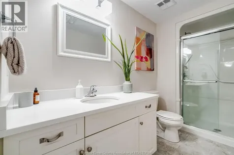 1181 Hayes Lasalle ON N9H 0G5