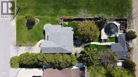 6121 Emerson Avenue Comber ON N0P 1J0