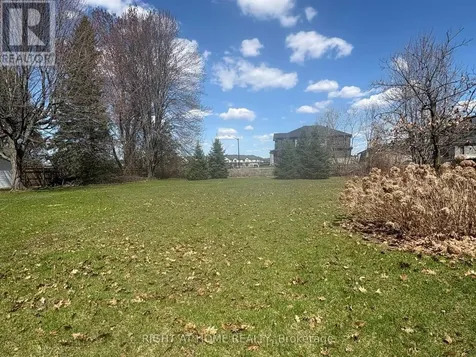 793 River Road Ottawa ON K4M 0T9