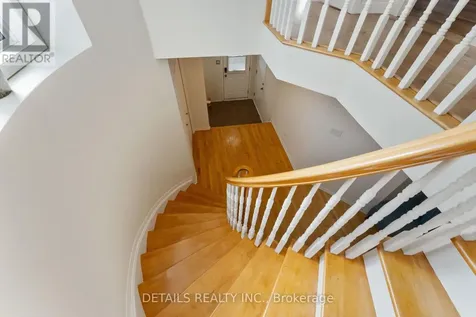 8 Wimbledon Way Ottawa ON K2K 3J2