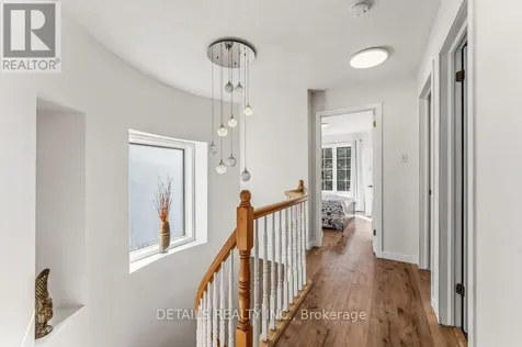 8 Wimbledon Way Ottawa ON K2K 3J2