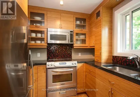 176 Oakridge Boulevard Ottawa ON K2G 2V2