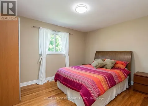 176 Oakridge Boulevard Ottawa ON K2G 2V2