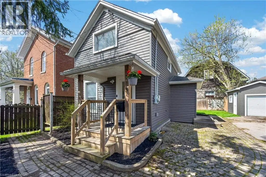 113 Niagara Street Welland ON L3C 1J4