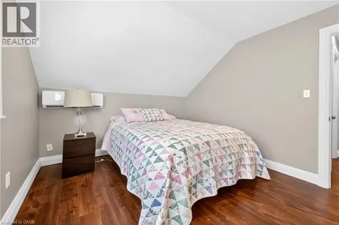 113 Niagara Street Welland ON L3C 1J4