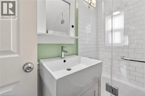 113 Niagara Street Welland ON L3C 1J4