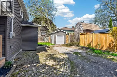 113 Niagara Street Welland ON L3C 1J4
