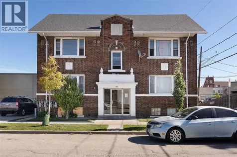538 Louis Avenue Windsor ON N9A 1W8