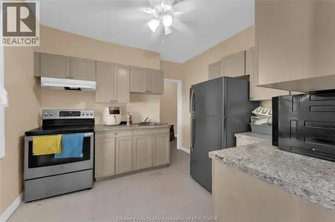 538 Louis Avenue Windsor ON N9A 1W8