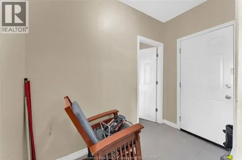 538 Louis Avenue Windsor ON N9A 1W8