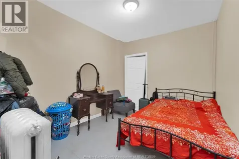 538 Louis Avenue Windsor ON N9A 1W8