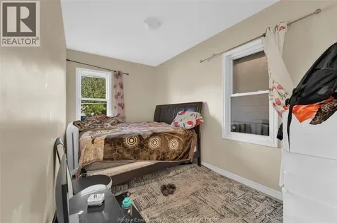 538 Louis Avenue Windsor ON N9A 1W8