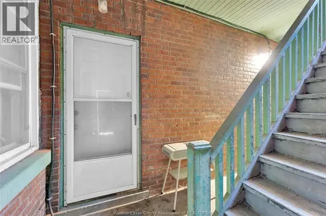 538 Louis Avenue Windsor ON N9A 1W8