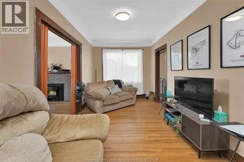 538 Louis Avenue Windsor ON N9A 1W8