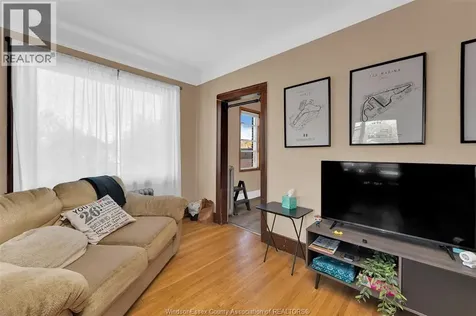 538 Louis Avenue Windsor ON N9A 1W8