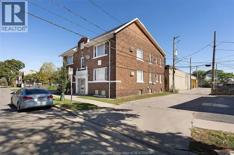 538 Louis Avenue Windsor ON N9A 1W8