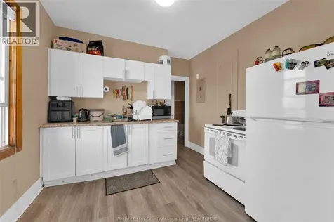 538 Louis Avenue Windsor ON N9A 1W8