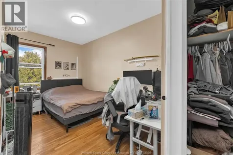 538 Louis Avenue Windsor ON N9A 1W8