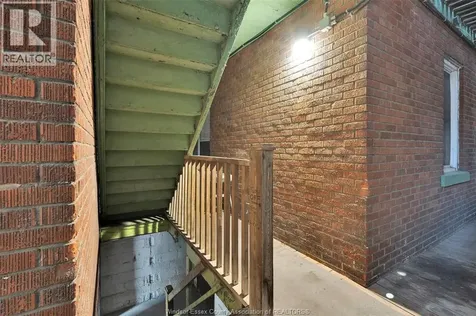 538 Louis Avenue Windsor ON N9A 1W8